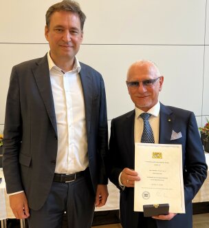 Justizmedaille 2025 Justizminister Eisenreich mit Manfred Eberhard