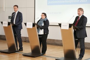 121 Foto 5 Justizminister Georg Eisenreich _kathrin Rudolph _markus Küstner _v.l