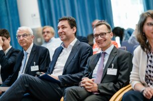 Abteilungsleiter Dr. Thomas Ermer und Staatsminister Georg Eisenreich v.l. Abteilungsleiter Dr. Thomas Ermer und Staatsminister Georg Eisenreich v.l.