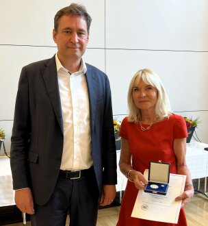 Justizmedaille 2025 Justizminister Eisenreich mit Dr. Petra Neuner Justizmedaille 2025 Justizminister Eisenreich mit Dr. Petra Neuner