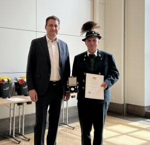 Justizminister Georg Eisenreich mit Leonhard Schmid aus Jesenwang