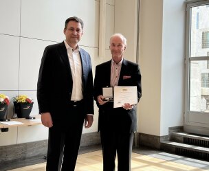 Justizminister Georg Eisenreich mit Reinhold Schulz aus München