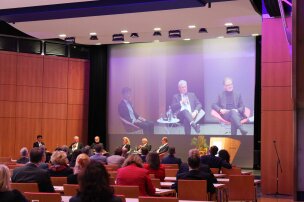 Podiumsdiskussion Mit Plenum