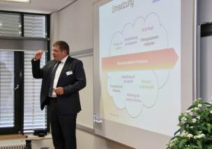 Vortrag von Herrn Gründler, Direktor des IT-Servicezentrums der bayerischen Justiz Vortrag von Herrn Gründler, Direktor des IT-Servicezentrums der bayerischen Justiz