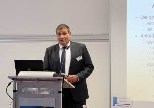 Vortrag von Herrn Gründler, Direktor des IT-Servicezentrums der bayerischen Justiz Vortrag von Herrn Gründler, Direktor des IT-Servicezentrums der bayerischen Justiz