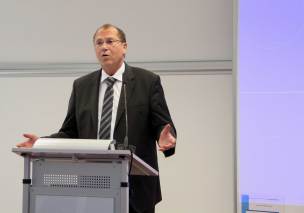 Begrüßung durch Herrn Ministerialdirektor Prof. Dr. Arloth Begrüßung durch Herrn Ministerialdirektor Prof. Dr. Arloth
